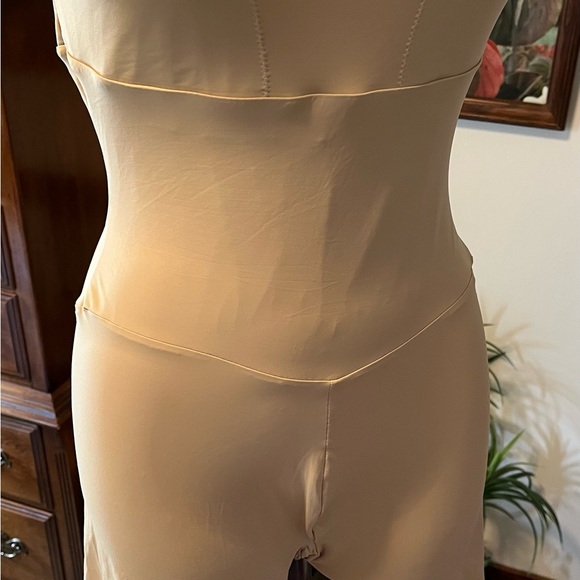 Like New Madenform Body contour Shaper - Picture 2 of 8